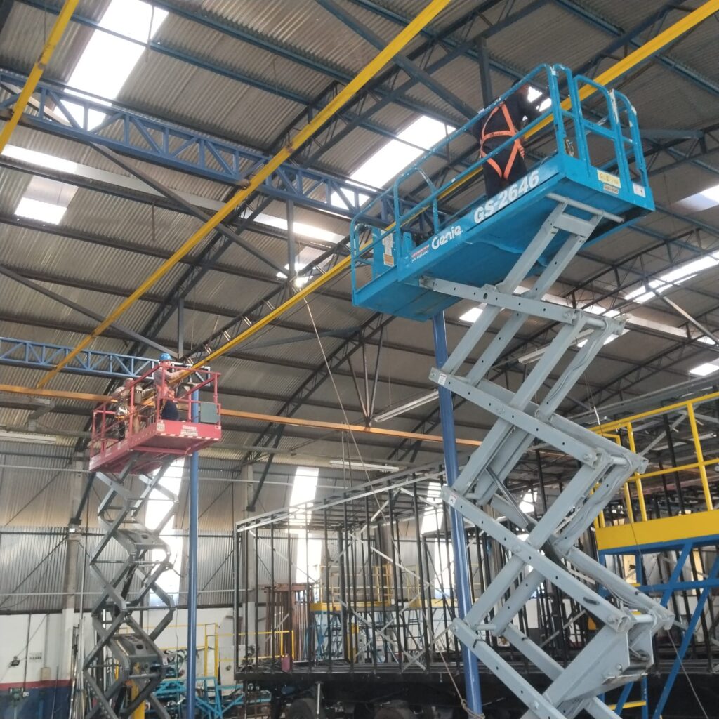 Projeto e execução de sistemas com linhas de vida rígida