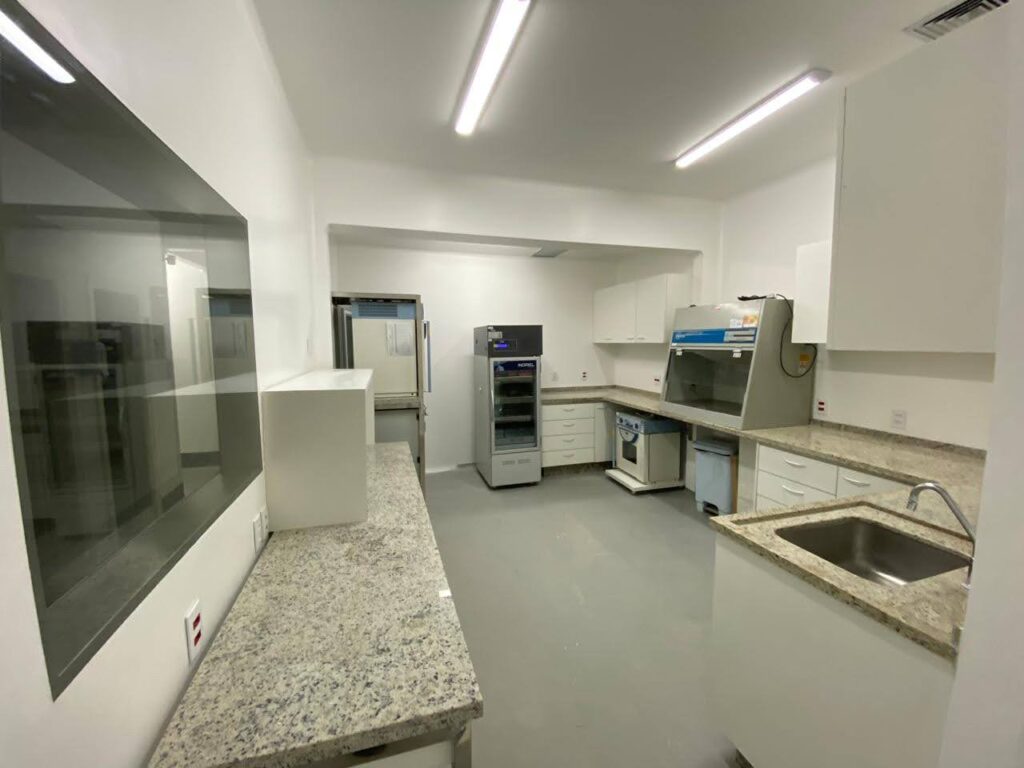 CONSTRUÇÃO DE LABORATÓRIO de amostragem e microbiologia