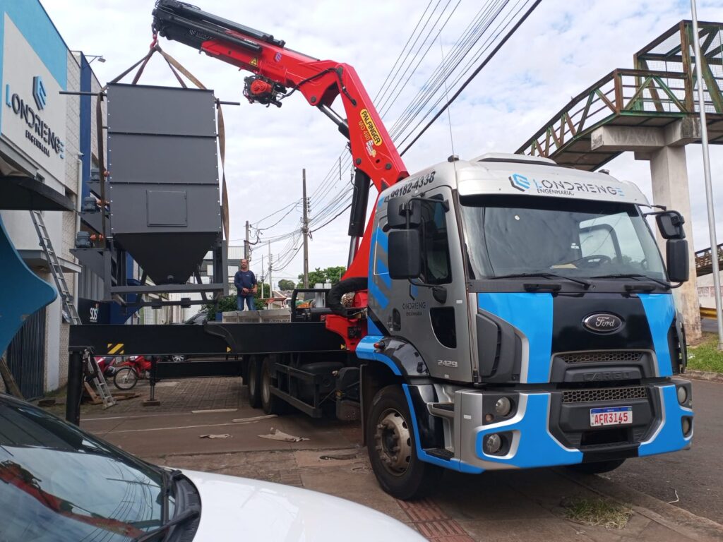 caminhão Munck para obras de grande porte